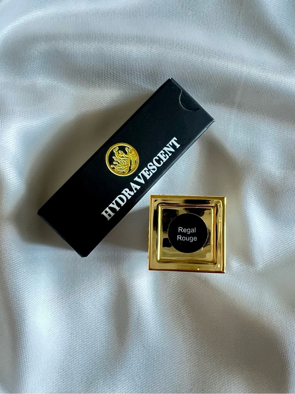 HYDRAVESCENT lipstick- Regal Rouge - Picture 5 of 6
